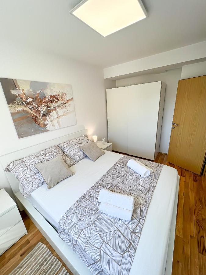 Holiday Star Apartment Трогир Экстерьер фото
